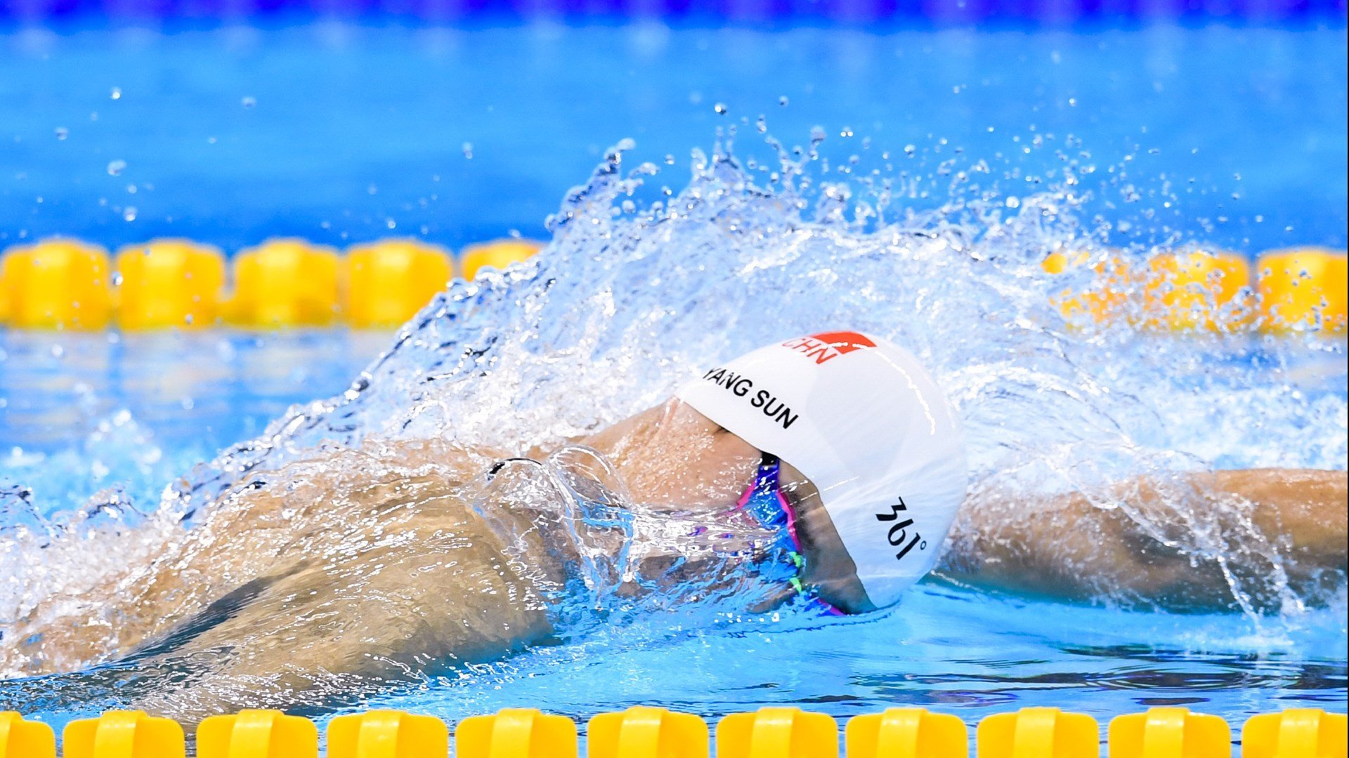 “汤姆·佩顿短距离自由泳再创佳绩，迈向国际舞台”