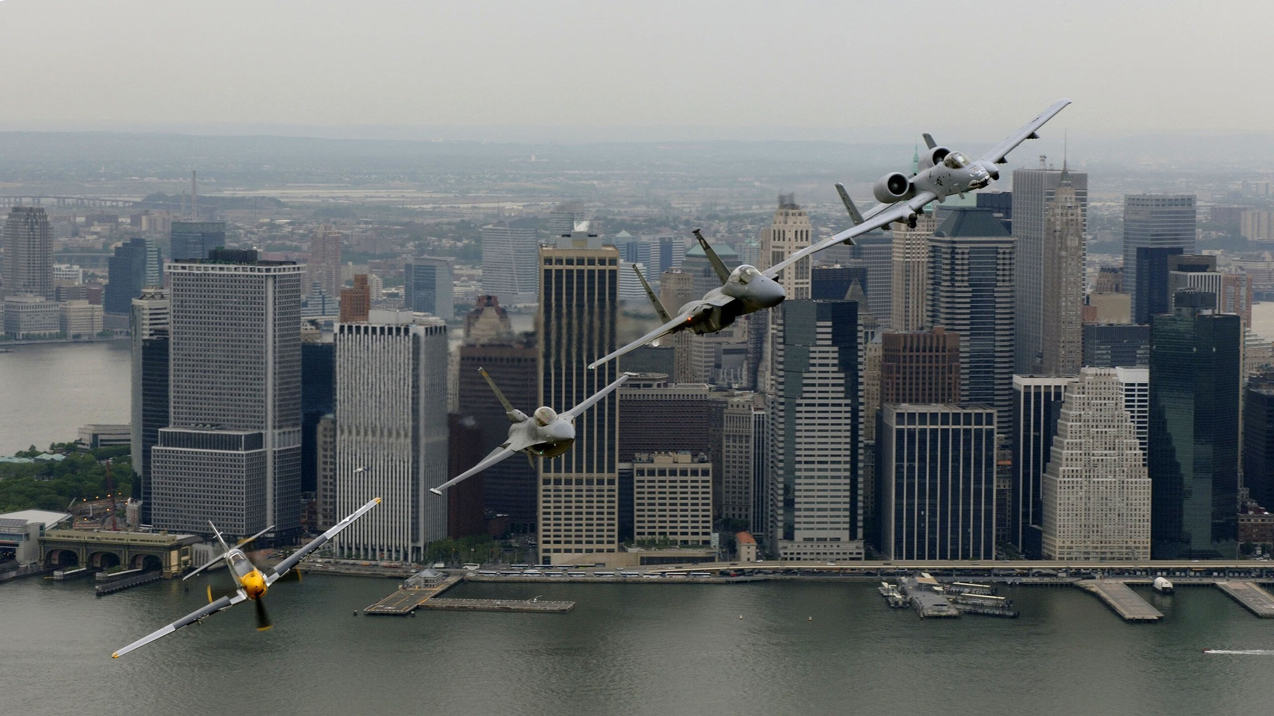 Kaiyun APP-“弯道飞旋：漂移与超车的极致舞蹈”，弯道漂移翻车动图